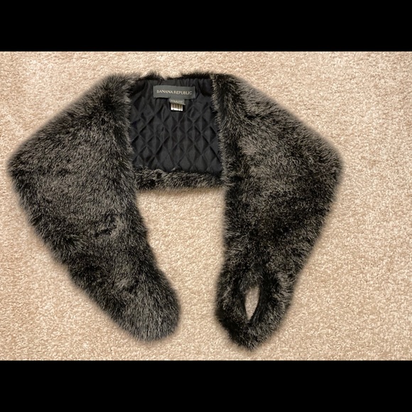 Faux Fur Banana Republic Scarf - Picture 5 of 10